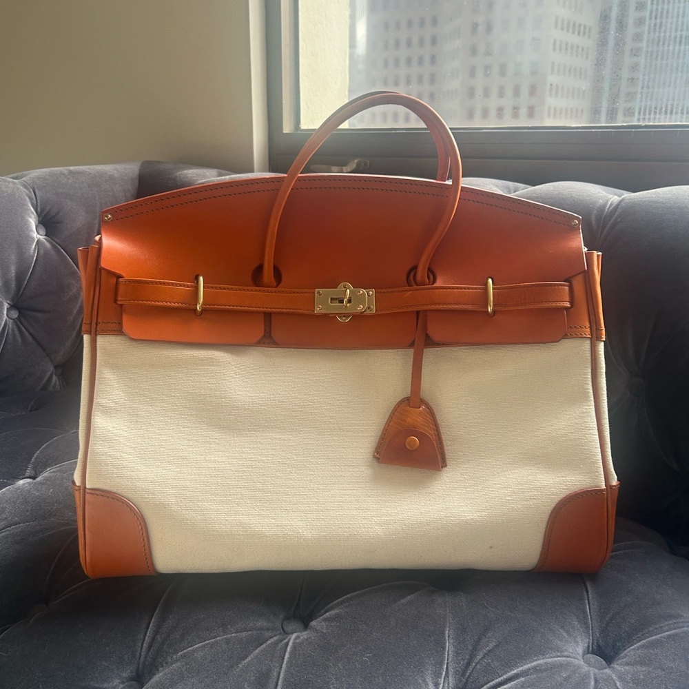 Chic Tan and Cream Leather Travel Bag
